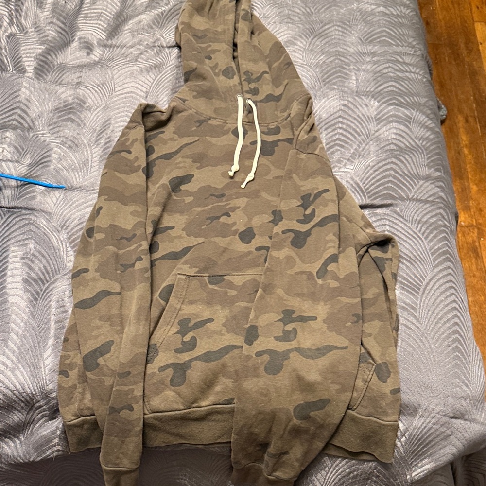Old Navy Men's Green Camouflage Hoodie
